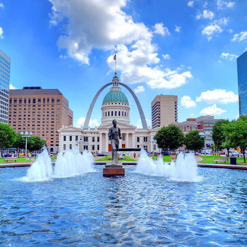 Skyline of courthouse in St. Louis, Missouri